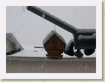 IMGP2036_snowing_on_birdhouse * snowing on birdhouse * snowing on birdhouse * 3264 x 2448 * (1.35MB)